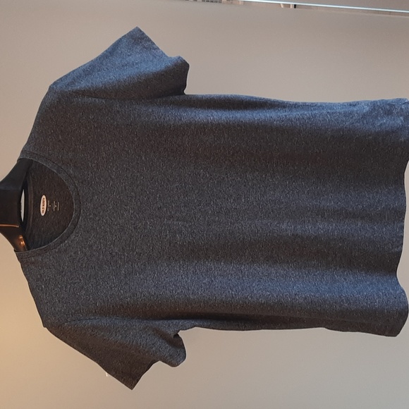 Old Navy t-shirt.short sleeve  Gray.  Medium. - Picture 2 of 8